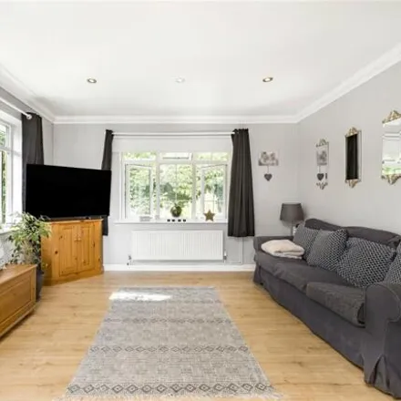 Image 4 - Court Bushes Road, Tandridge, CR3 0HL, United Kingdom - Apartment for sale