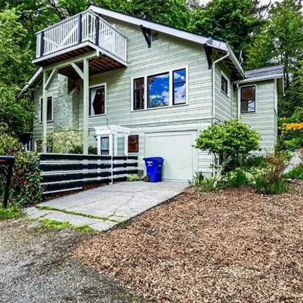 Buy this 3 bed house on 10015 68th Avenue South in Seattle, WA 98178