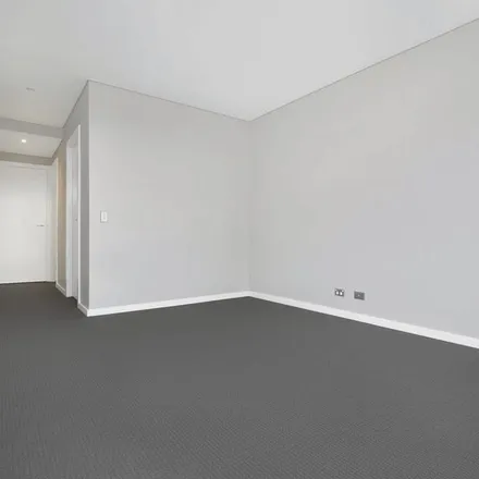 Image 2 - The Landmark, 313-323 Crown Street, Wollongong NSW 2500, Australia - Apartment for rent