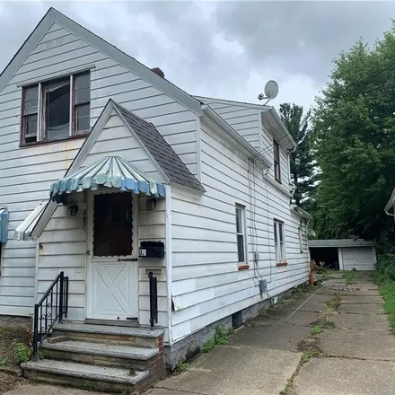 Buy this 3 bed duplex on CVS Pharmacy in East 64th Street, Cleveland