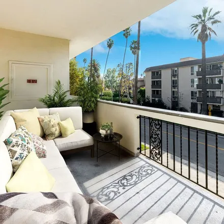 Rent this 3 bed apartment on Montana Avenue in Los Angeles, CA 90073