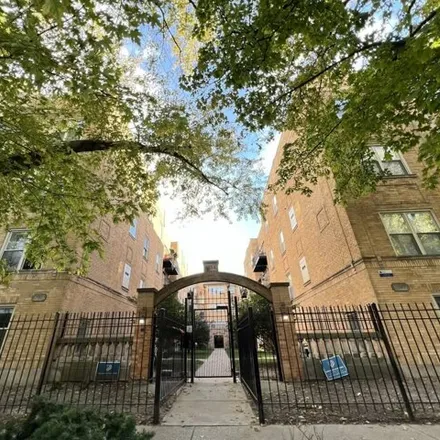 Rent this 1 bed condo on 1633-1643 West Farwell Avenue in Chicago, IL 60645