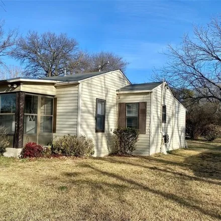 Image 2 - 977 East Sycamore Street, Denton, TX 76205, USA - House for rent