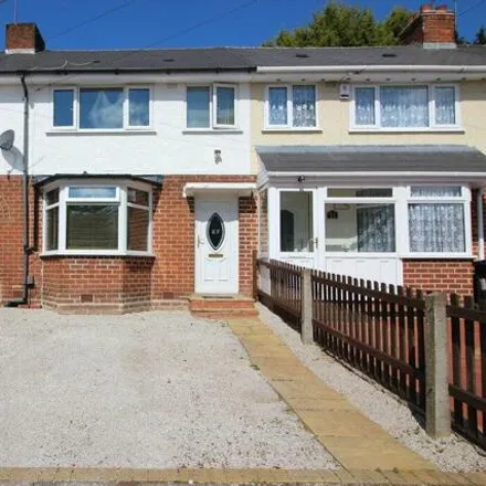 Rent this 3 bed townhouse on Kemsley Road in Highters Heath, B14 5DN
