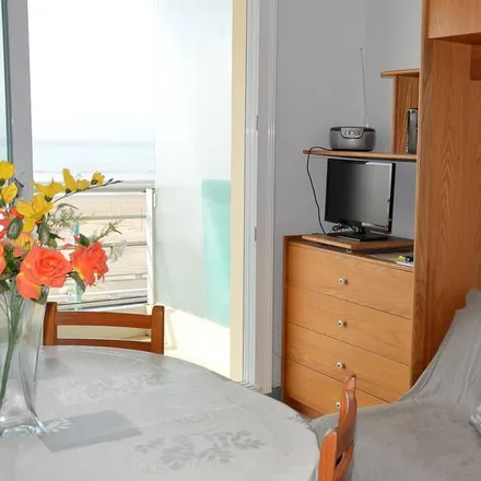 Rent this studio apartment on Saint-Jean-de-Monts in 33 Rue de la Plage, 85160 Saint-Jean-de-Monts