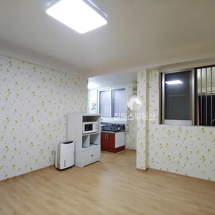 Rent this studio apartment on 서울특별시 성북구 돈암동 83-7