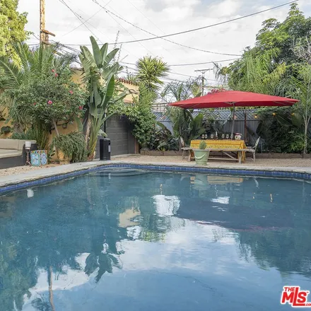 Rent this 3 bed townhouse on 176 North Orange Drive in Los Angeles, CA 90036