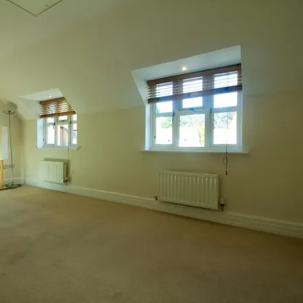 Image 5 - 101 Silhill Hall Road, Ulverley Green, B91 1JT, United Kingdom - Apartment for rent