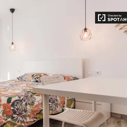 Rent this 4 bed room on Carrer del Pintor Ferrer Calatayud in 6, 46022 Valencia