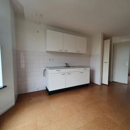 Rent this 2 bed apartment on Essenburgsingel 68-BGR in 3022 EB Rotterdam, Netherlands