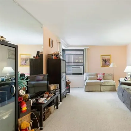 Image 5 - 32-25 90th Street, New York, NY 11369, USA - Apartment for sale