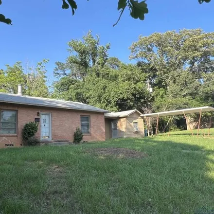 Image 2 - 1501 Mustang Drive, Gladewater, TX 75647, USA - House for sale