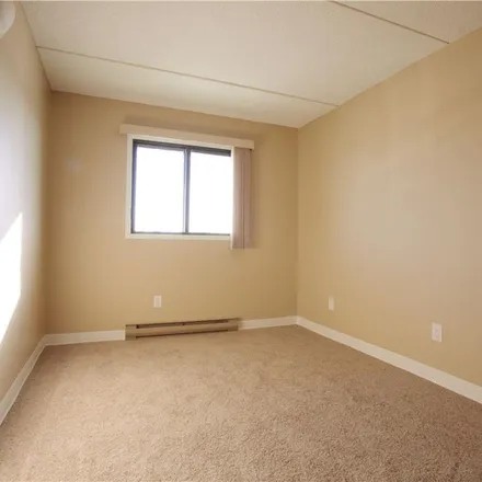 Image 3 - Westwood Drive, Winnipeg, MB R3K 1Z3, Canada - Apartment for rent