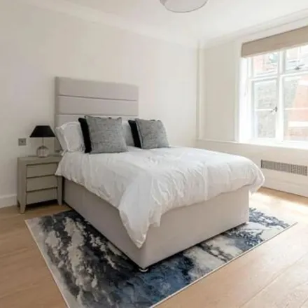 Image 5 - Chesterfield House, Chesterfield Gardens, London, W1J 7TL, United Kingdom - Apartment for rent