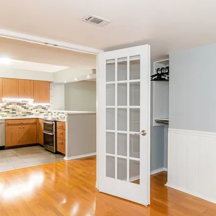 Rent this 3 bed apartment on Astoria Tower in 8 East 9th Street, Chicago