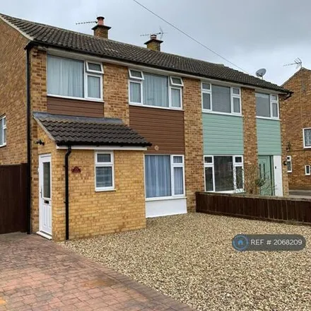 Rent this 3 bed duplex on Longfields in Bicester, OX26 6QW