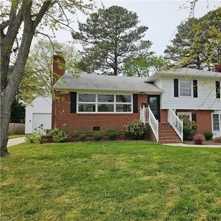 Rent this 3 bed house on 27 Kenwood Drive in Riverdale, Hampton
