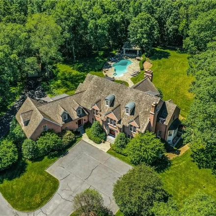 Buy this 6 bed house on 910 Smith Ridge Road in Richards Corner, New Canaan