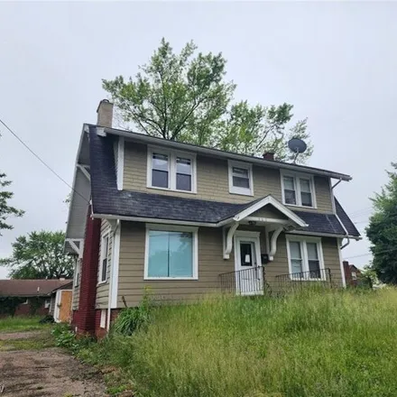 Buy this 3 bed house on 1480 Cherry Avenue Northeast in Canton, OH 44714