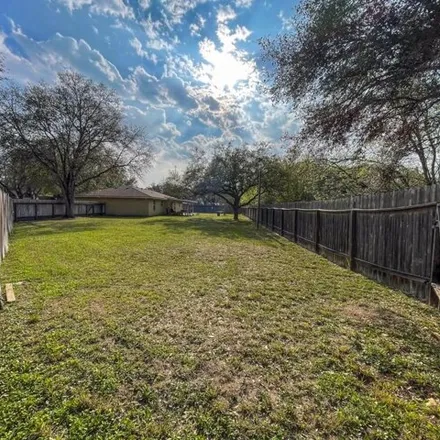 Image 4 - 1609 Las Palmas Circle, Beeville, TX 78102, USA - House for sale