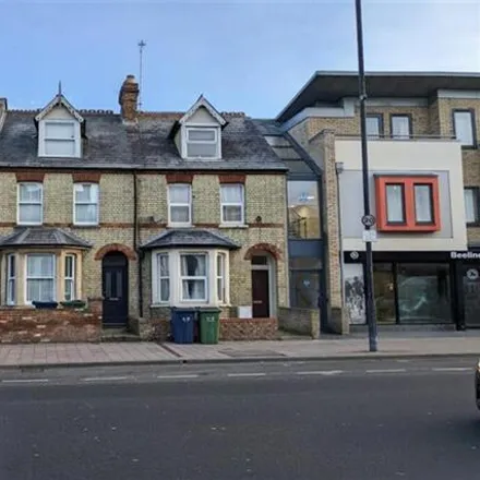 Rent this 5 bed townhouse on Manzil Way in Cowley Road, Oxford