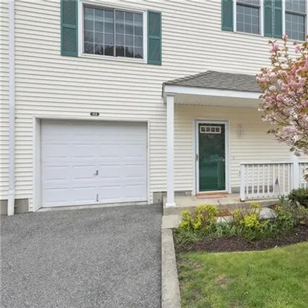 Rent this 2 bed townhouse on 14 Mannion's Lane in Danbury, CT 06810