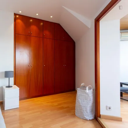 Rent this 3 bed apartment on Putxet centre de jaedineria in Ronda del General Mitre, 08001 Barcelona