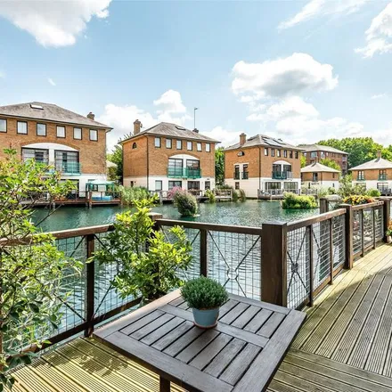 Rent this 2 bed apartment on Plover Way in Surrey Quays, London