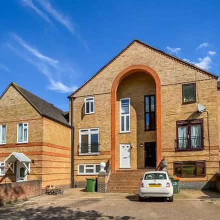 Rent this 7 bed townhouse on Garnet Walk in London, E6 5LY