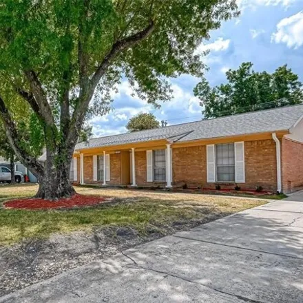Rent this 3 bed house on 7409 Beechnut Street in Houston, TX 77074