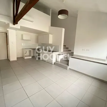 Rent this 3 bed apartment on 6 Rue granon in 13004 Marseille, France