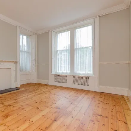 Rent this 3 bed apartment on 4 Gillsland Road in City of Edinburgh, EH10 5BW