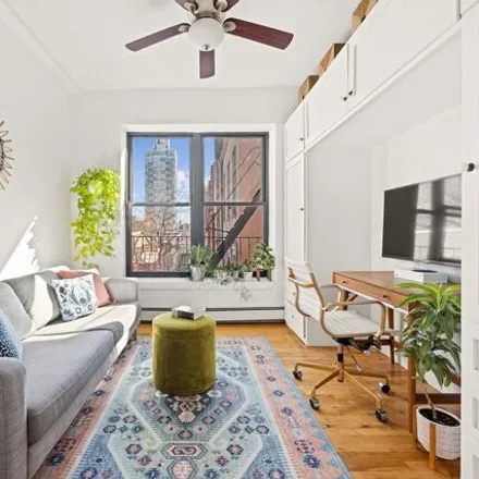 Image 2 - 153 Clinton Avenue, New York, NY 11205, USA - Apartment for sale