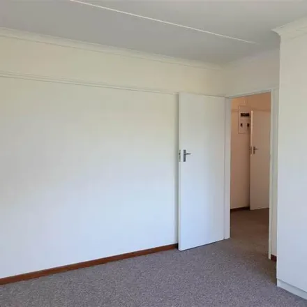 Image 5 - Guildford Place, Ryan Road, Cape Town Ward 57, Cape Town, 7700, South Africa - Apartment for rent