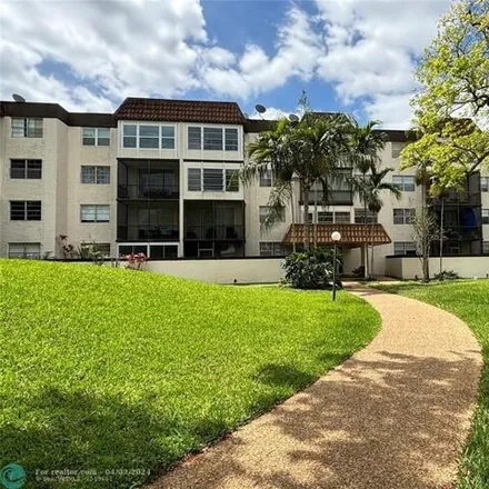 Buy this 1 bed condo on 7200 Northwest 17th Street in Sunrise Heights, Plantation