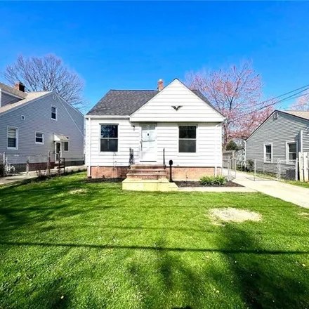 Image 1 - 3970 Brookside Boulevard, Cleveland, OH 44111, USA - House for sale
