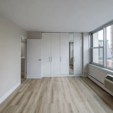 Rent this 2 bed apartment on 336 West Wellington in 336 West Wellington Avenue, Chicago