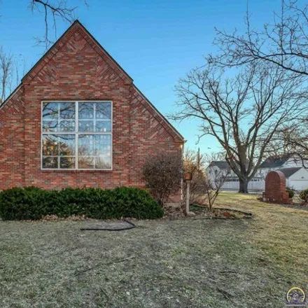 Image 8 - Saints Peter and Paul Antiochian Orthodox Christian Church, 2516 Southwest Huntoon Street, Topeka, KS 66604, USA - House for sale