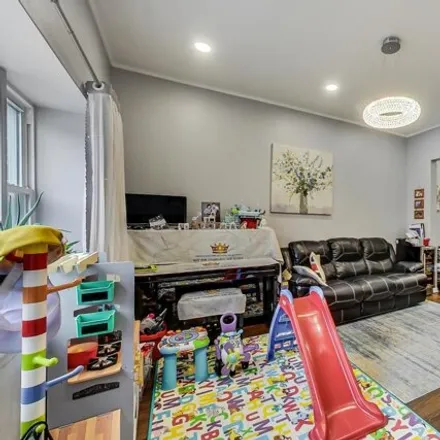 Image 2 - 3538 South Honore Street, Chicago, IL 60609, USA - House for sale