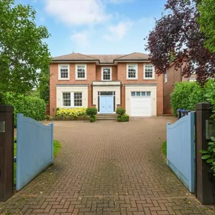 Rent this 6 bed house on Woodland Drive in Elmbridge, KT11 2GN