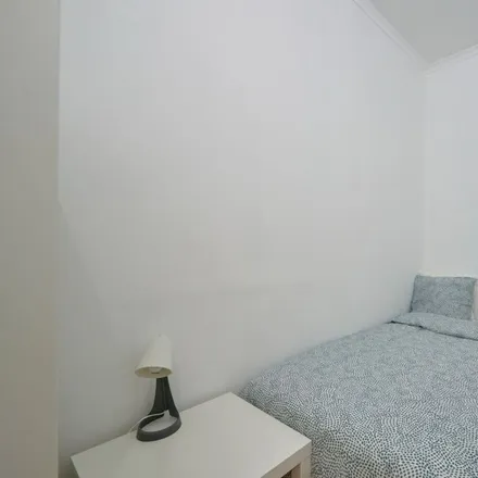 Rent this 15 bed room on Rua Sampaio e Pina