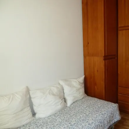 Rent this 3 bed apartment on Madrid in Fitz Burger, Calle de Gabriel Lobo