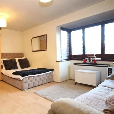 Image 2 - 60-75 Cotton Avenue, London, W3 6YE, United Kingdom - Apartment for rent