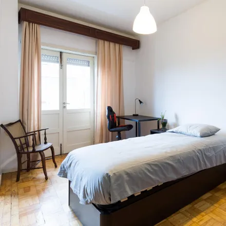 Rent this 4 bed room on Rua de Diogo Cão in 4200-412 Porto, Portugal