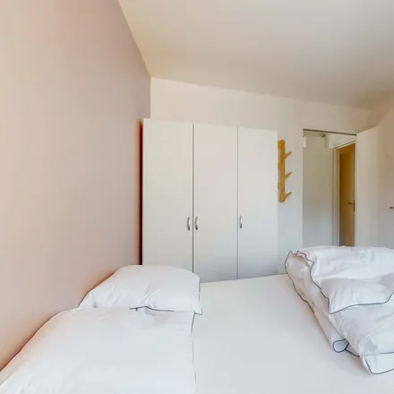 Rent this 5 bed room on 60 Rue Salvador Allende in 92000 Nanterre, France