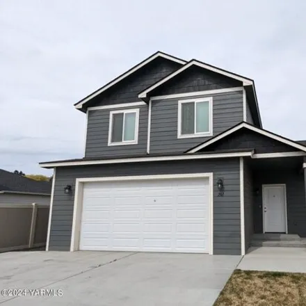 Buy this 3 bed house on North 92nd Avenue in Yakima, WA 98908