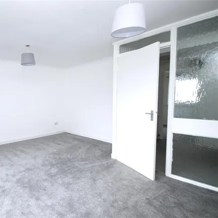 Rent this 2 bed apartment on unnamed road in Cumbernauld, G67 3BS
