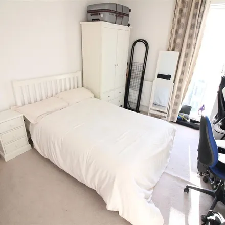 Image 9 - Hunting Place, London, TW5 0LG, United Kingdom - Apartment for rent
