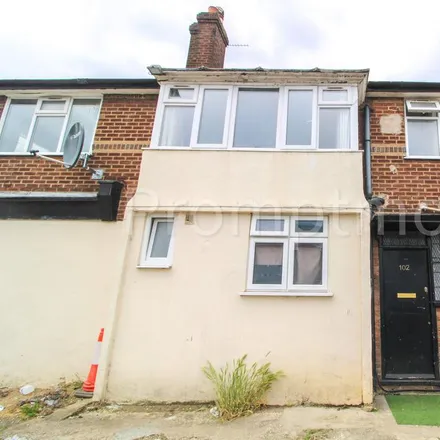 Rent this 3 bed apartment on Connaught Road in Luton, LU4 8ET
