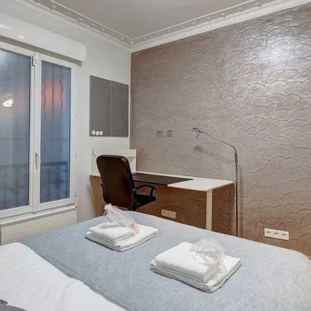 Rent this 2 bed apartment on Ristorante Del Arte in 8, 11 Quai Marcel Boyer
